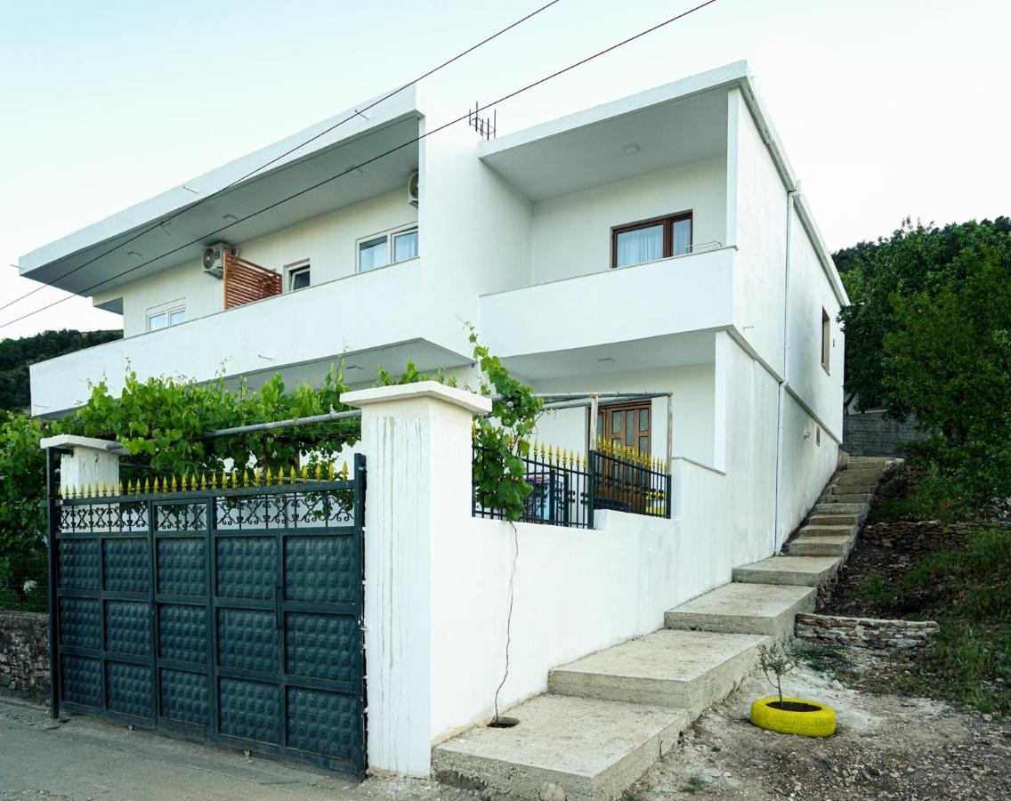 Patio Rooms Gjirokastër Екстериор снимка