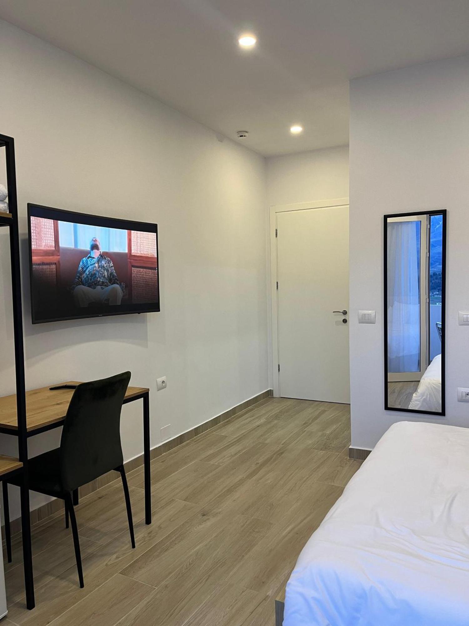 Patio Rooms Gjirokastër Екстериор снимка